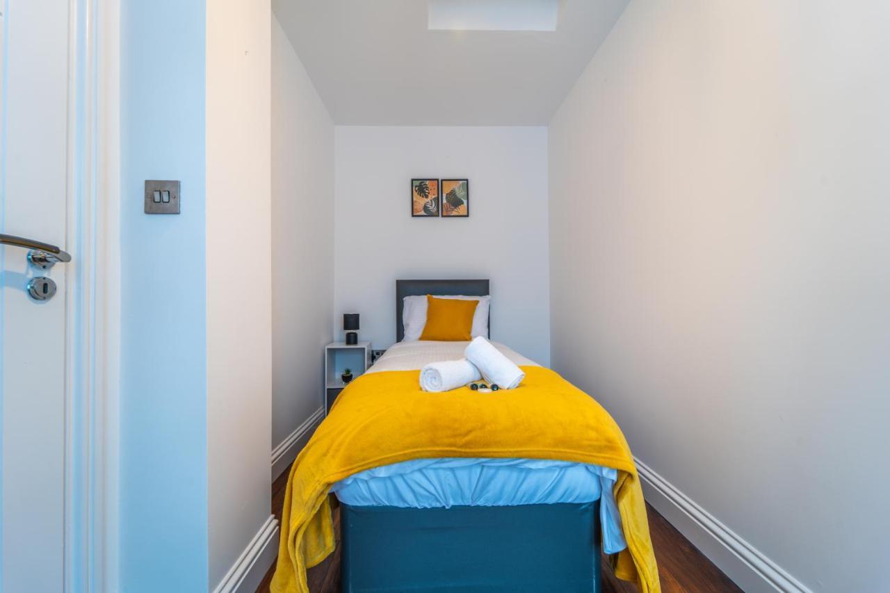 Modern Spacious 4 Bed Hayes Home With Free Parking Exterior photo